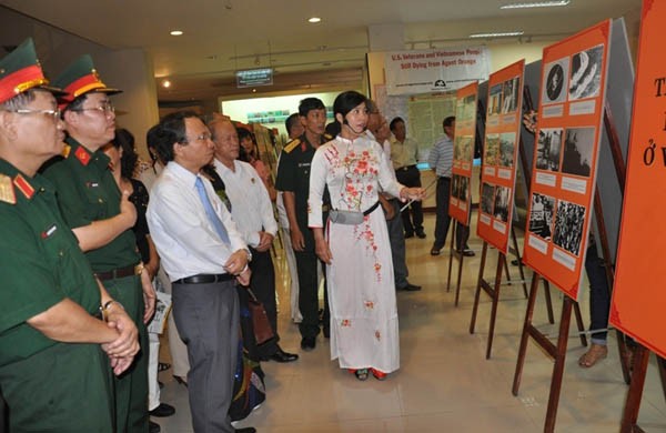  AO/dioxin exhibition closes - ảnh 1